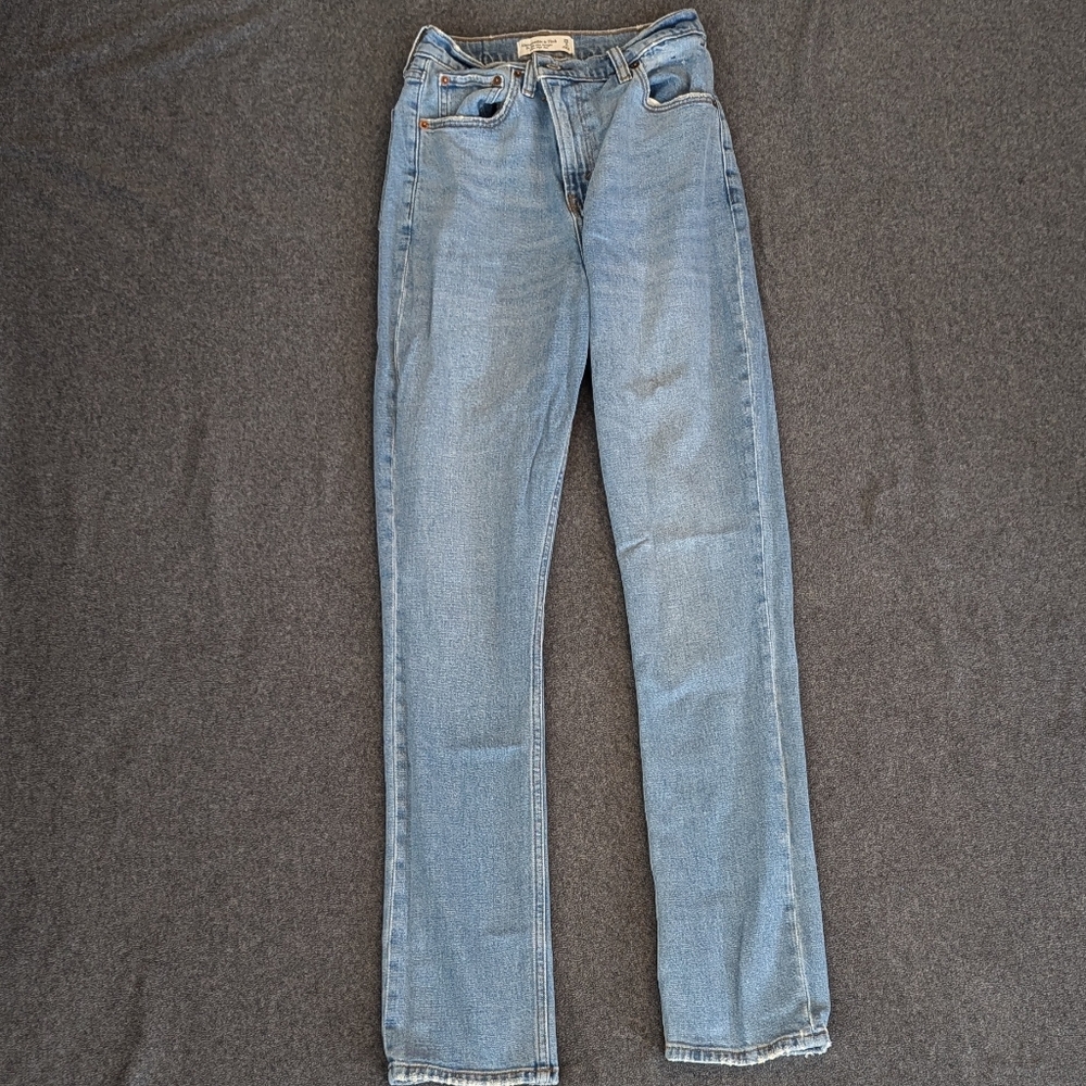 Abercrombie 90s Slim Straight Ultra High Rise Size 2/26